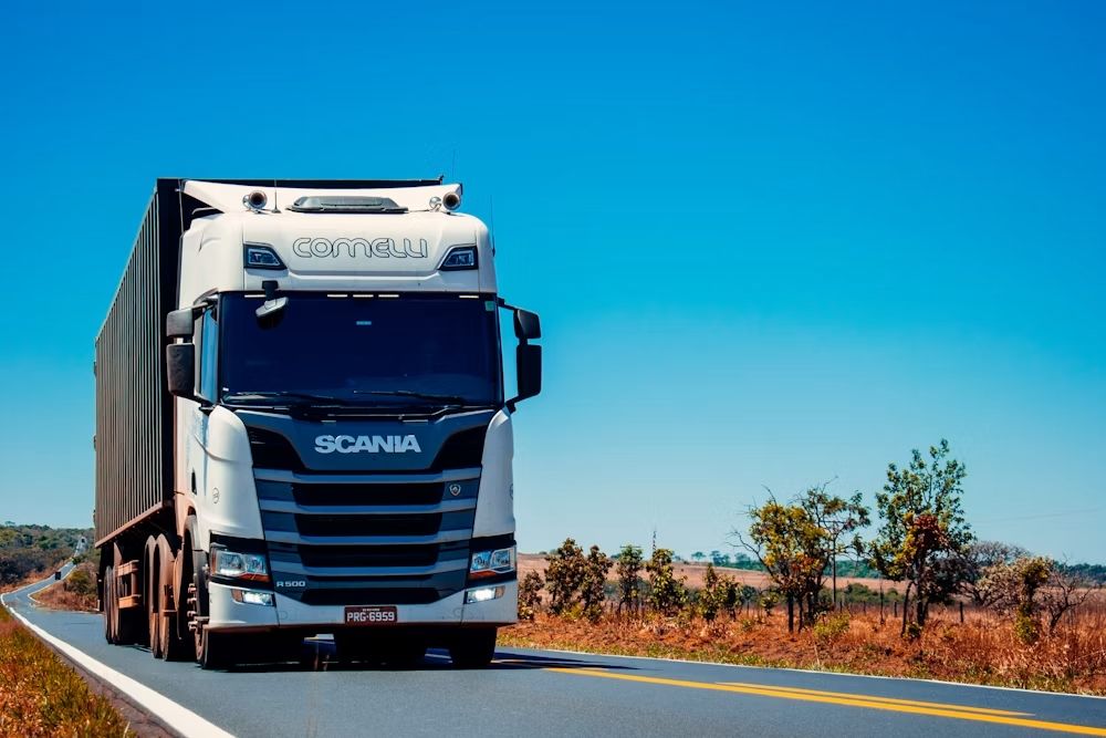 Flotta aziendale di camion gestita con la telematica entopizo